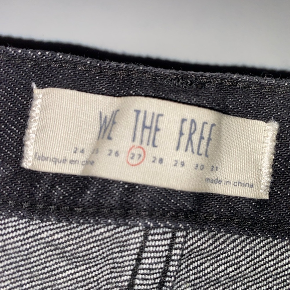 FREE PEOPLE WE THE FREE BLACK RELAXED AND DISTRESSED DENIM MINISKIRT TRENDING - Picture 5 of 9